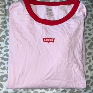 Levi’s tshirt